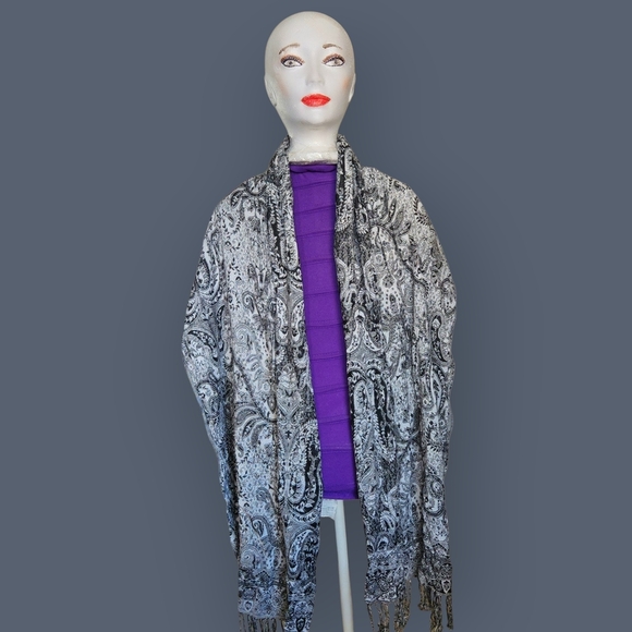 Chic Black and Gray Paisley Scarf - Picture 2 of 7